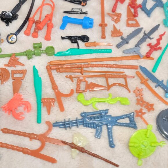Lot Of 1990s TMNT Accessories Weapons Pieces/Parts Cards Vintage (SEE PICTURES) - Picture 3 of 11